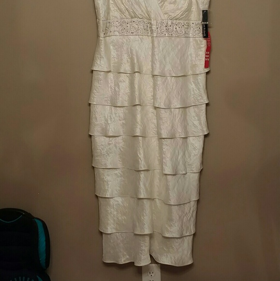 Beautiful Ivory Dress Size 20W New With Tags - Picture 2 of 5